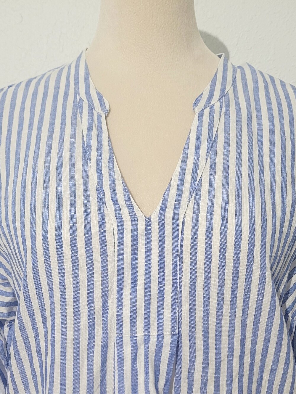 L.L.Bean 100% Linen Woman Tunic Top Medium Blue White Stripe Split Neck Shirt - Picture 3 of 13